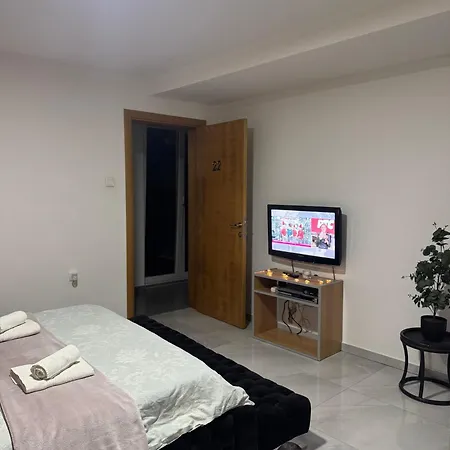 22 * Петроварадин